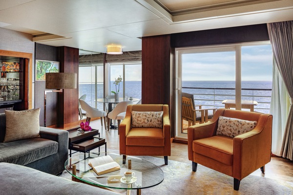 Crystal Cruises, Crystal Symphony Crystal Penthouse Suite 4.jpg